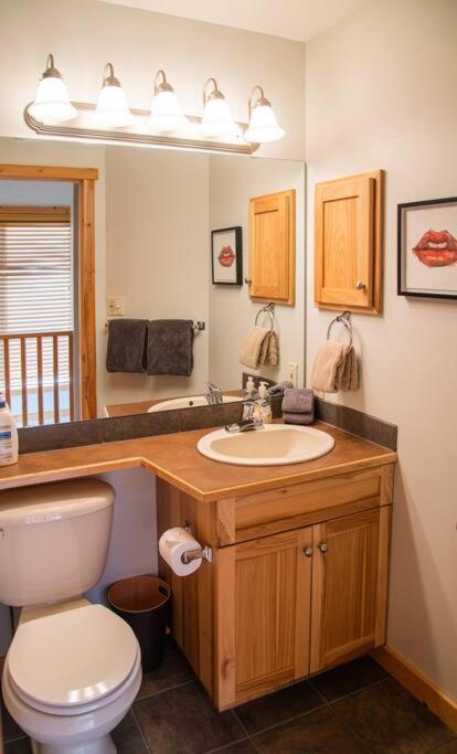 Cozy Mountain Retreat w/ Private Hot Tub photo 3