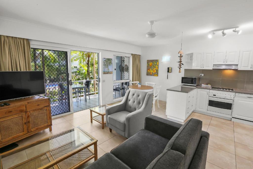 Agincourt Beachfront Apartments - Tap to explore photos