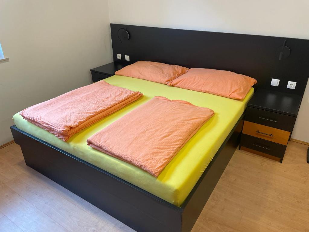 Room AA photo 1