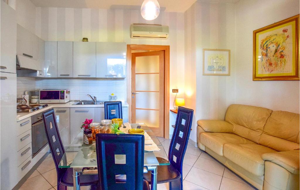 Beautiful Apartment In Lido Di Camaiore With 1 Bedrooms photo 2