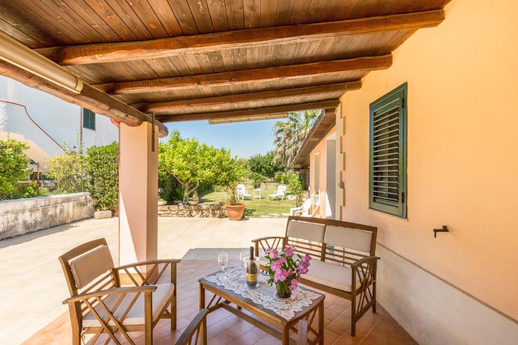 Margaret house 100 meters from the sandy beach, parking & wifi photo 4