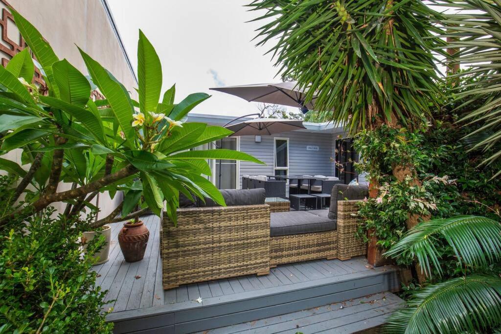 Swanway family holiday home - 15 min walk to beach, seconds to lake photo 1