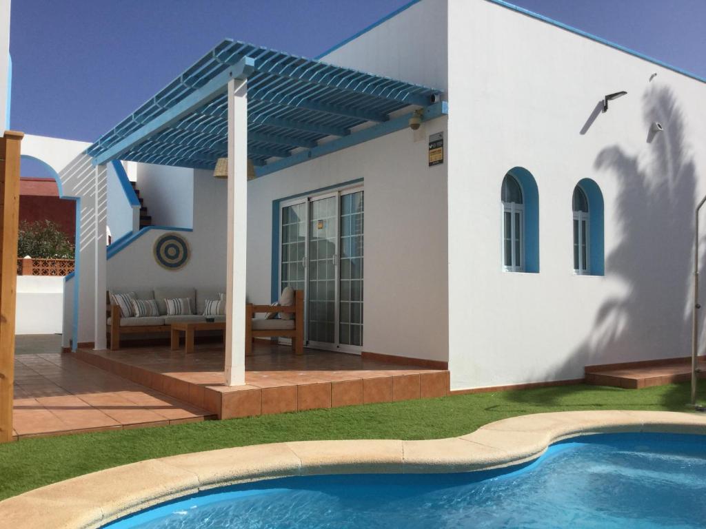 COZY, Beach House , by MAHBOVILLAS