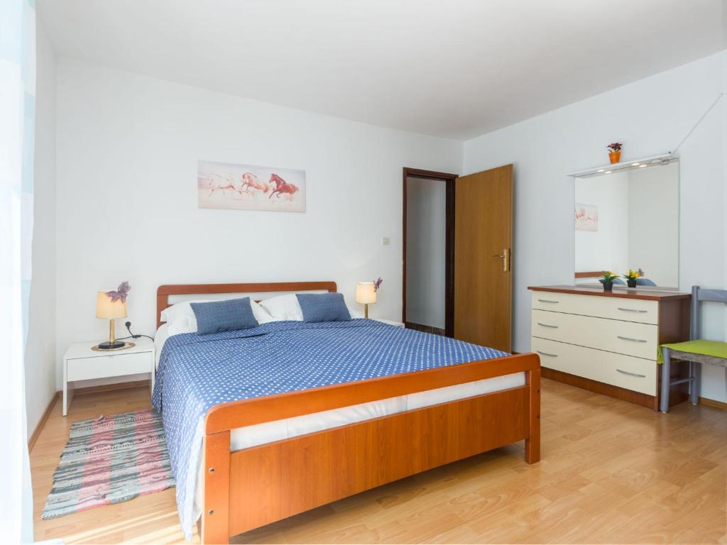 Apartment Nena - PRC425 by Interhome photo 4