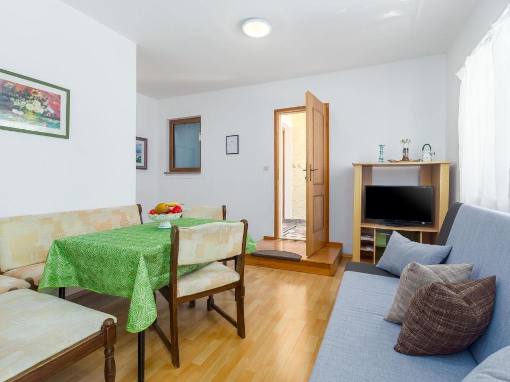 Apartment Nena - PRC426 by Interhome photo 2