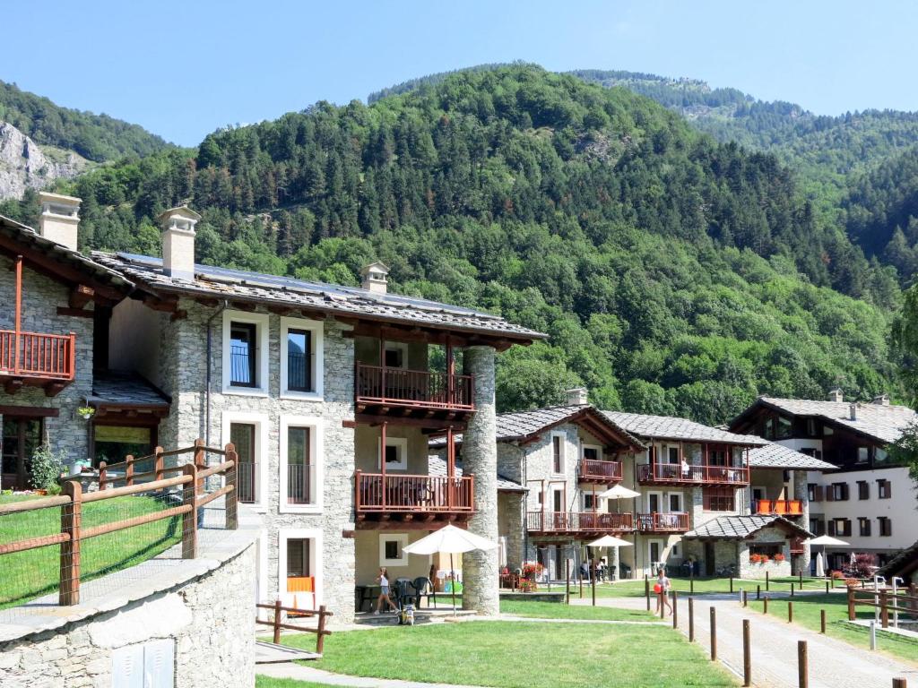 Apartment La Borgata - SMY726 by Interhome
