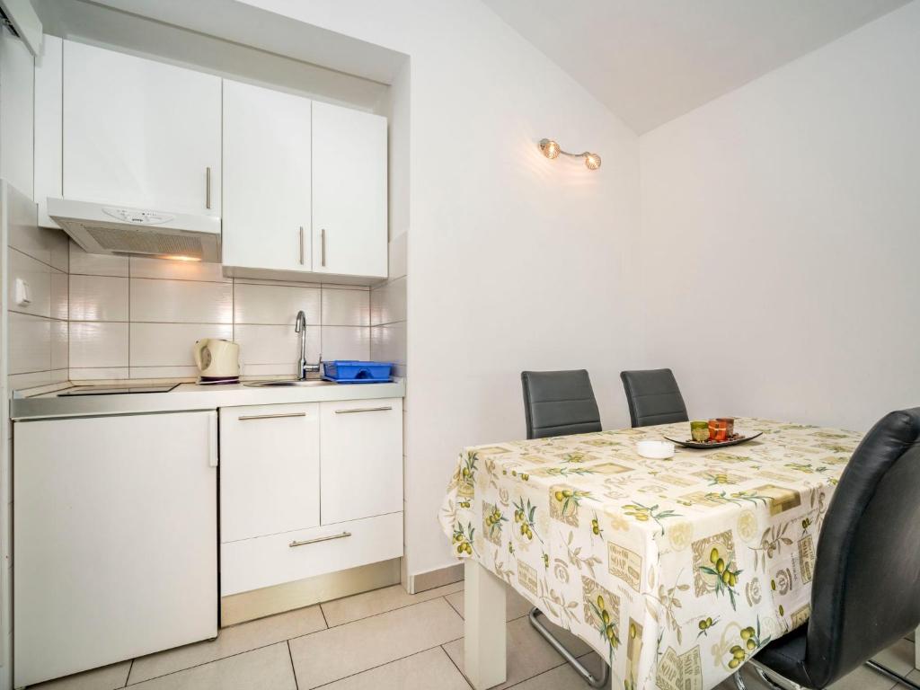 Apartment Andrea-2 by Interhome photo 4