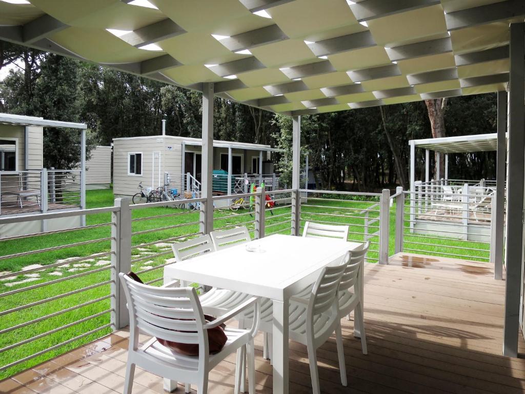 Holiday Home Maxi Caravan Capri by Interhome photo 3