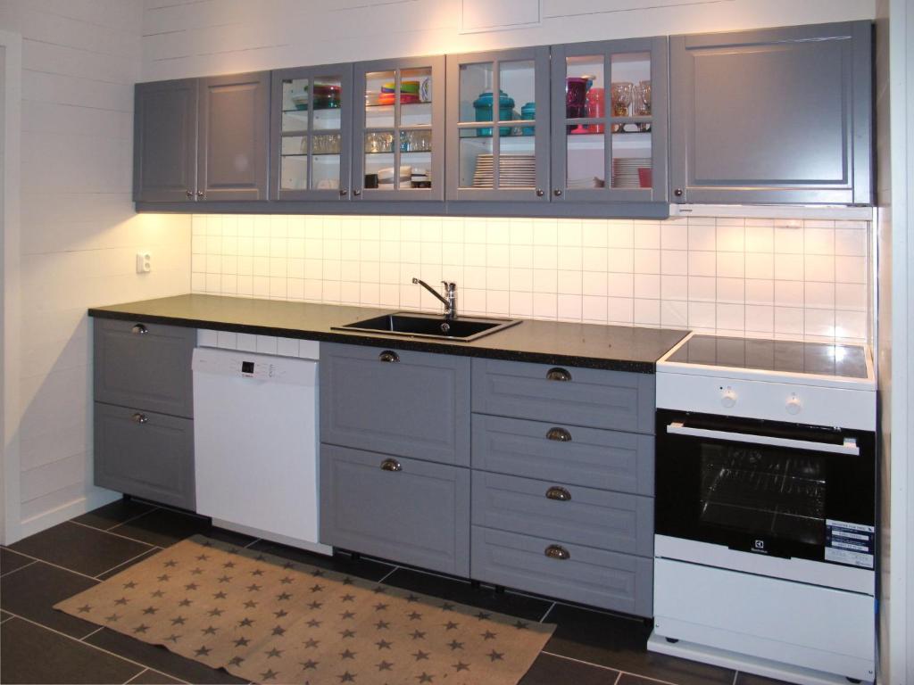 Apartment Rorbuen - FJH601 by Interhome photo 3