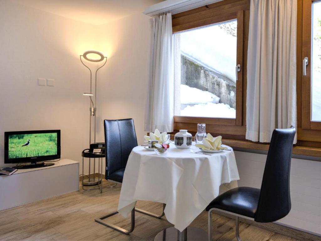 Apartment Chesa Munteratsch 311 by Interhome photo 3
