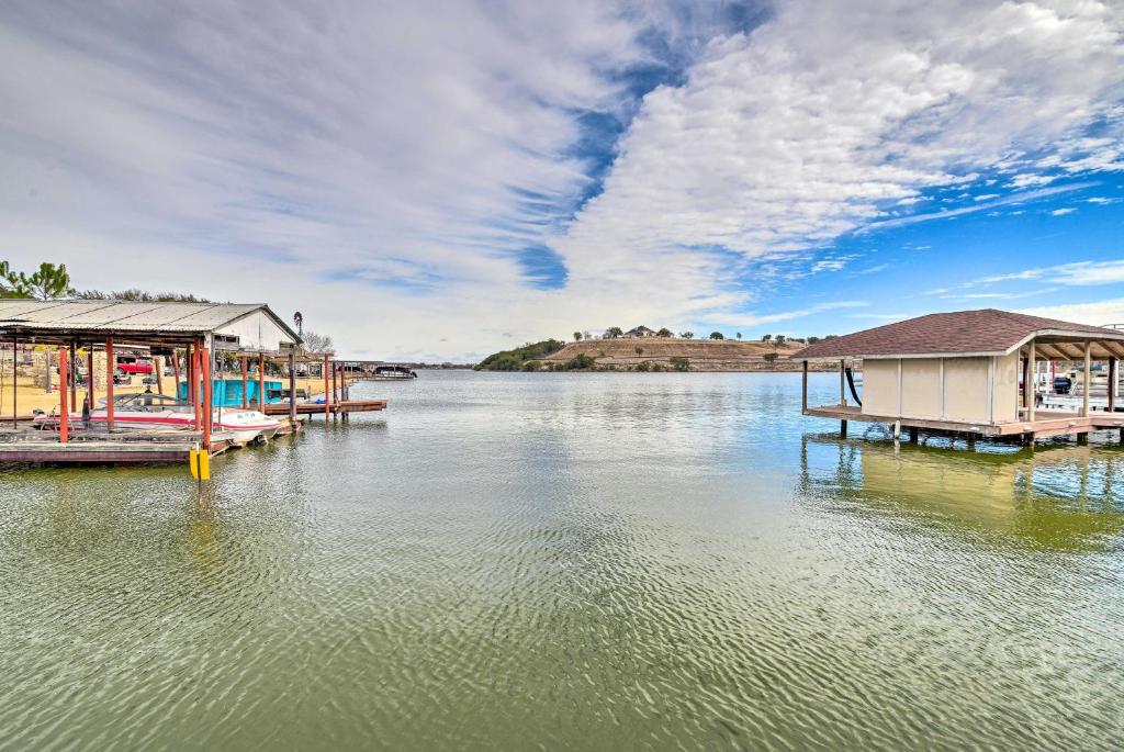 Lake Dayz Granbury Retreat with Private Dock! photo 1