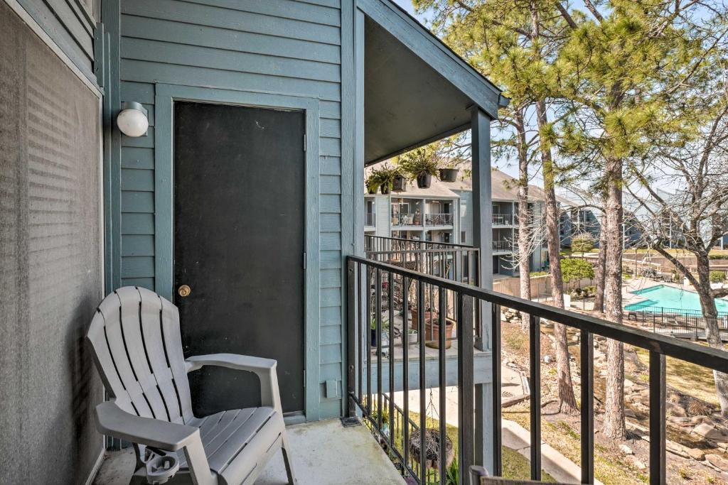 Idyllic Montgomery Condo with Pool and Lake View! photo 2