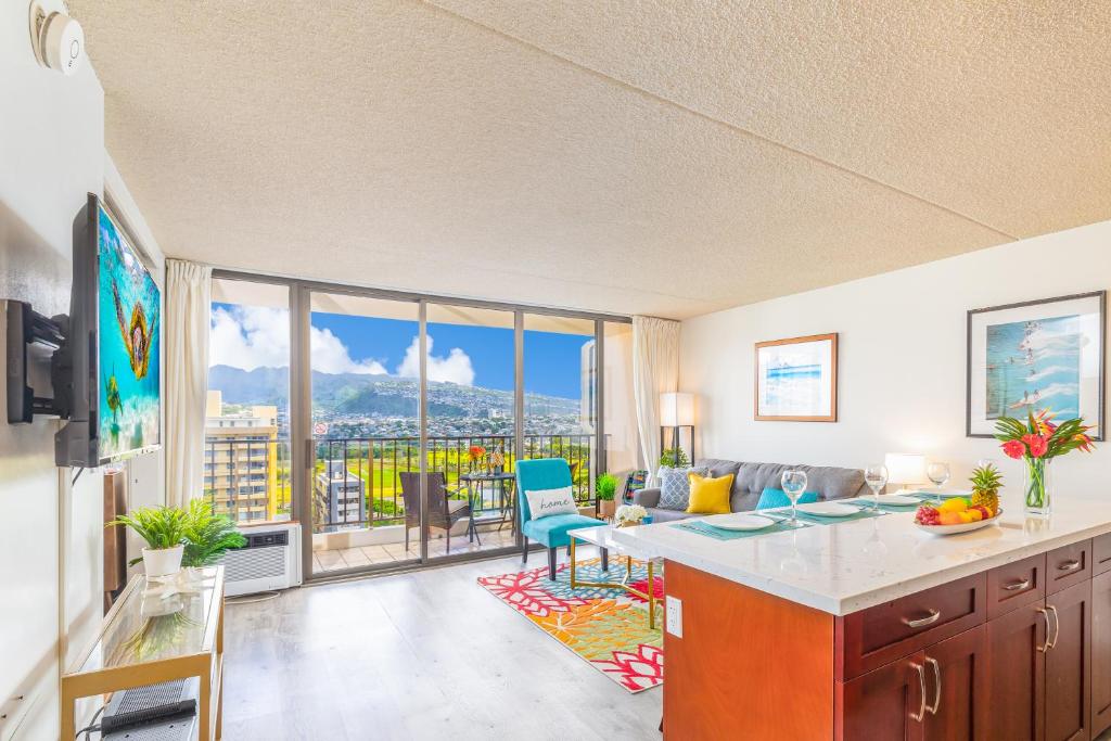 Mountain View Getaway, Free Parking and Beach Steps Away image