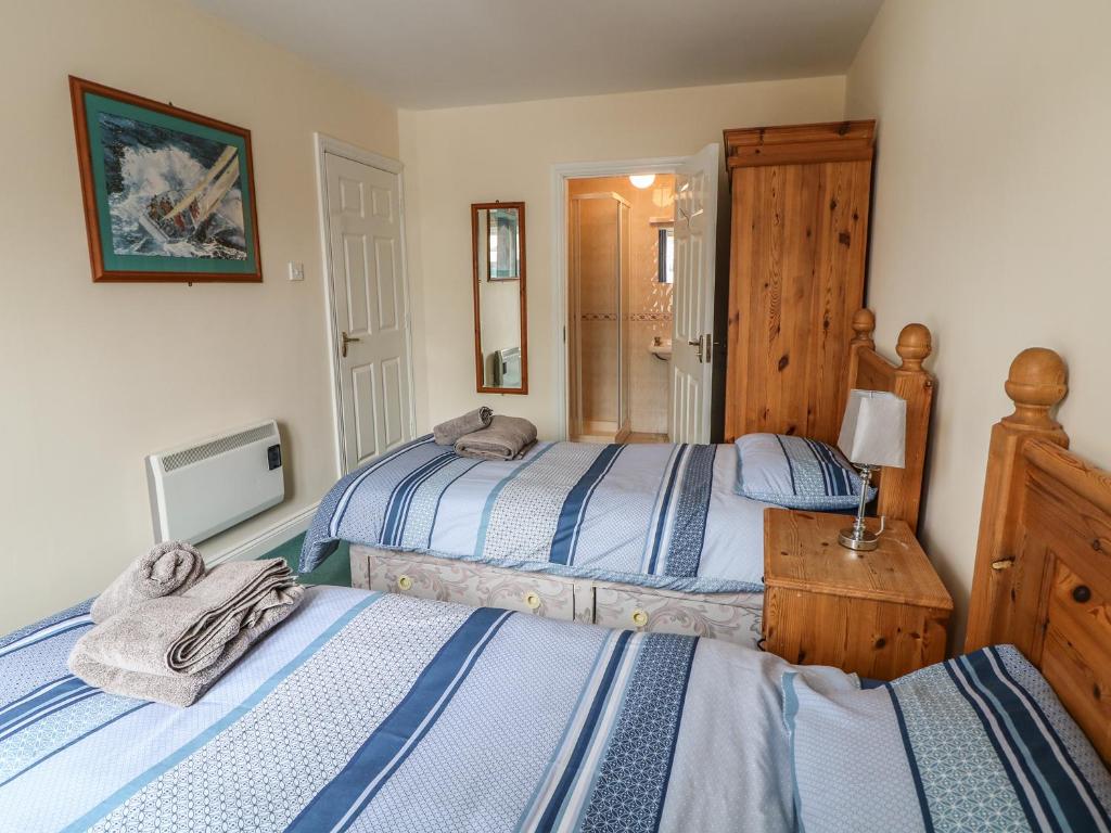 Apartment 42 photo 2
