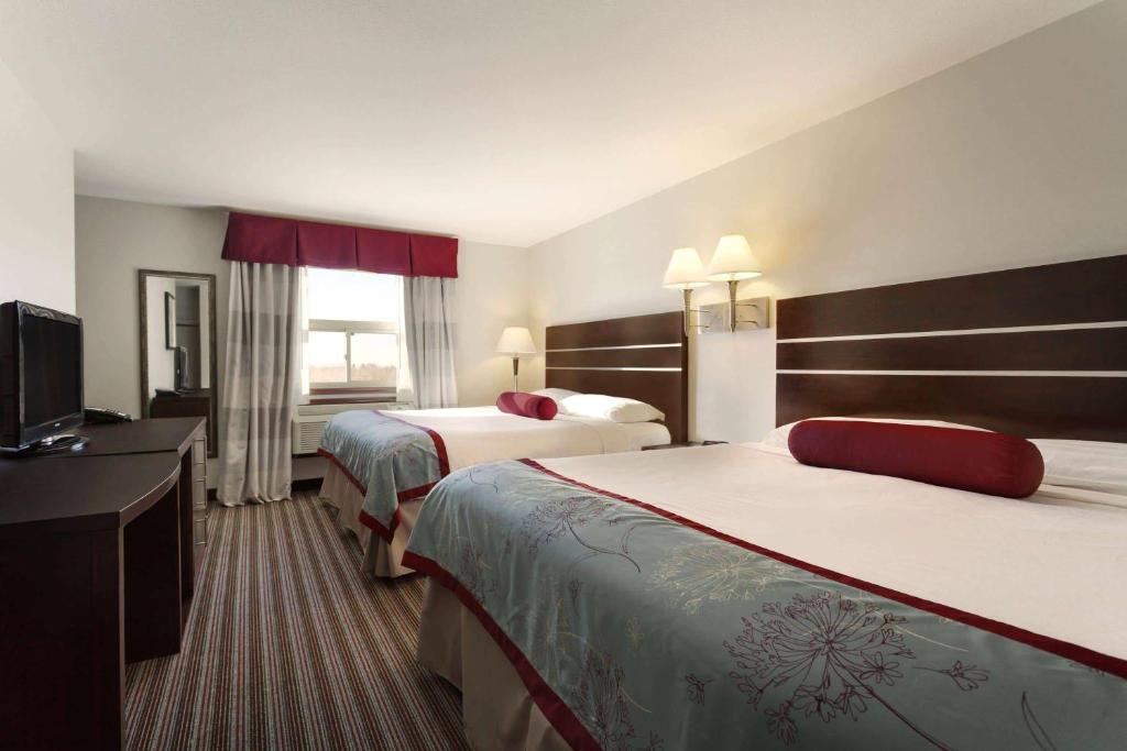 Super 8 by Wyndham Saskatoon Near Downtown photo 4