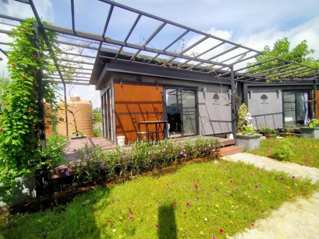 Uthaithani Resort, Krok Phra