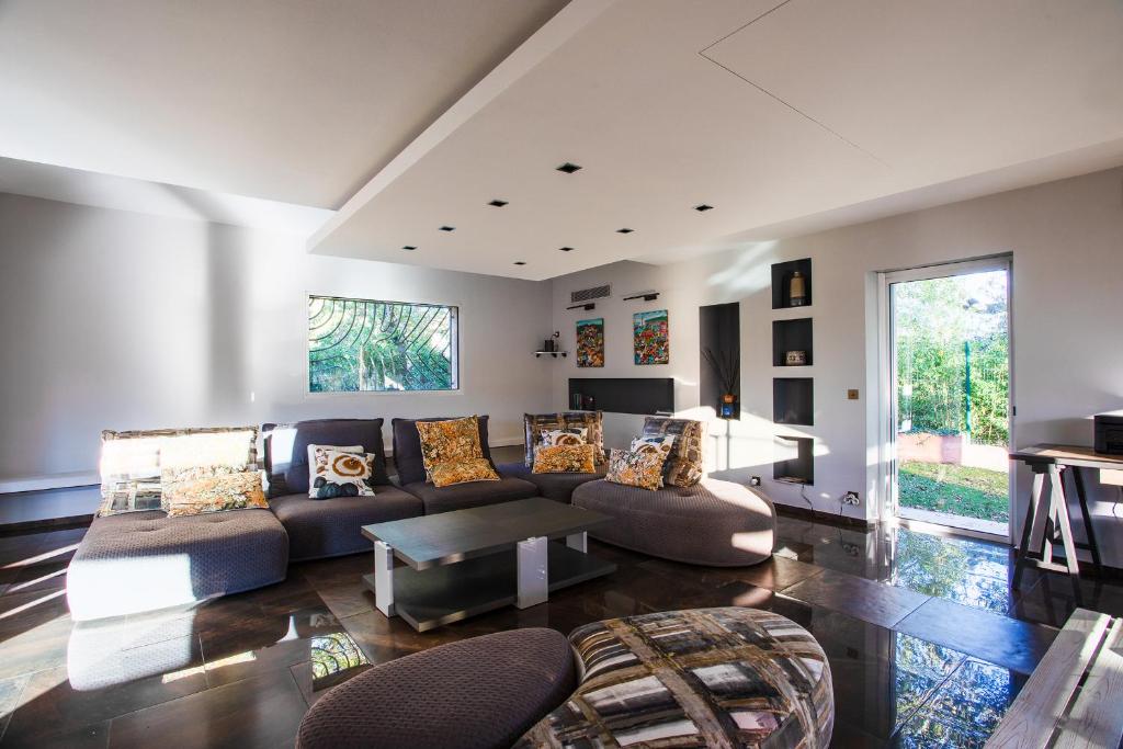 Serene Luxurious Hillside Villa near Cannes photo 4