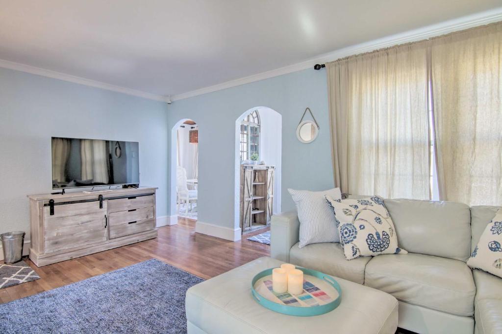 Chincoteague Island Cottage about 2 Mi to Beaches photo 3