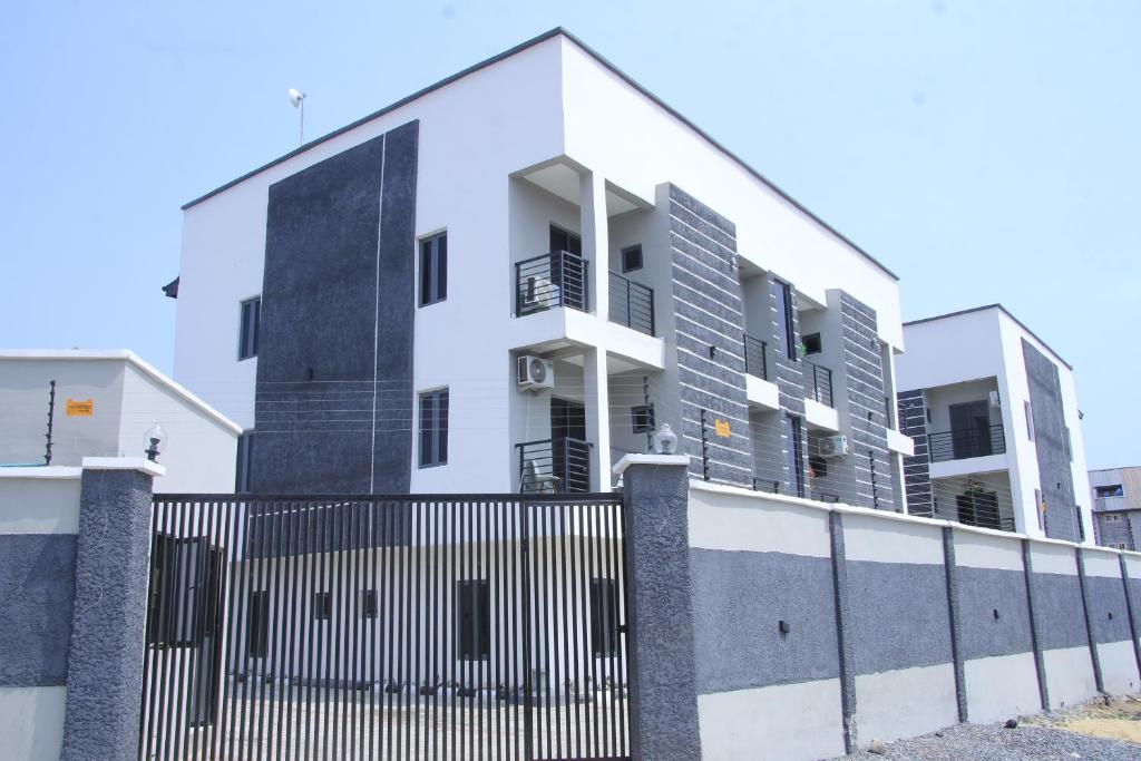 Cosy 2-Bedroom Apartment With Superfast Wifi and 24x7 Security and Electricity photo 3