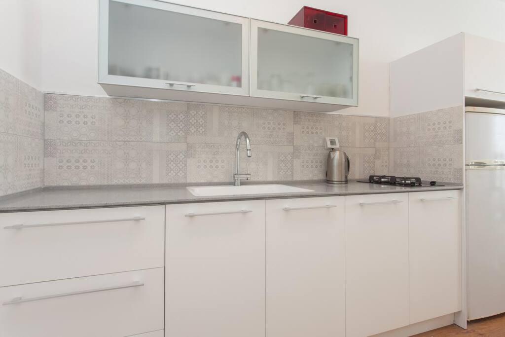 Yellow Gordon Beach Apartment photo 1