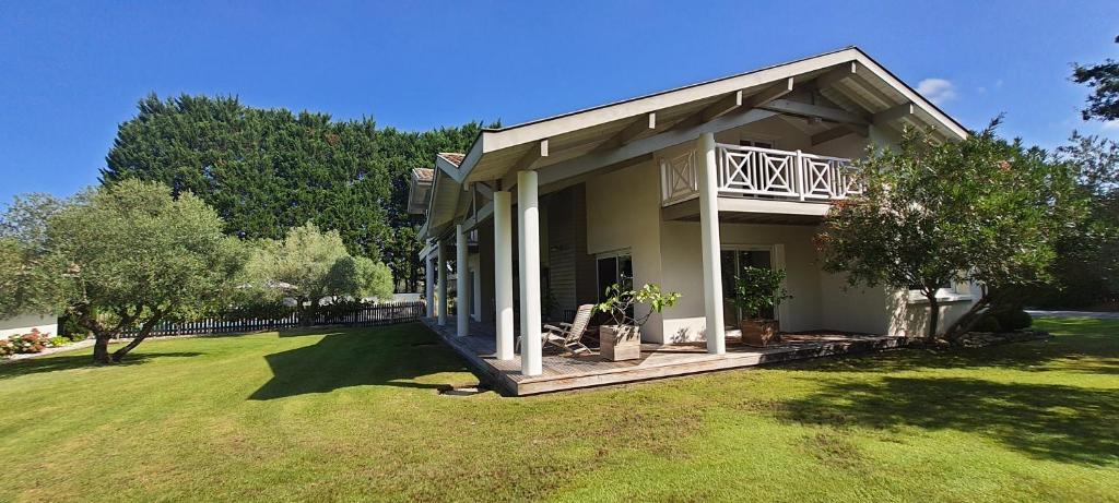 VILLA LE CLOS DES OLIVIERS, piscine chauffée, 5 chambres, jardin de 2500m2, proche plage photo 4