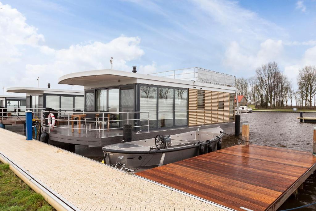 Houseboat 'Elysium' met eigen aanlegsteiger Sneek - Offingawier