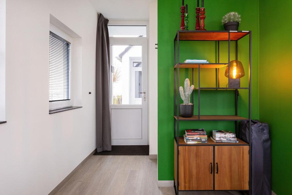 Beneden appartement paviljoenwei 12, Sneek - Offingawier photo 3