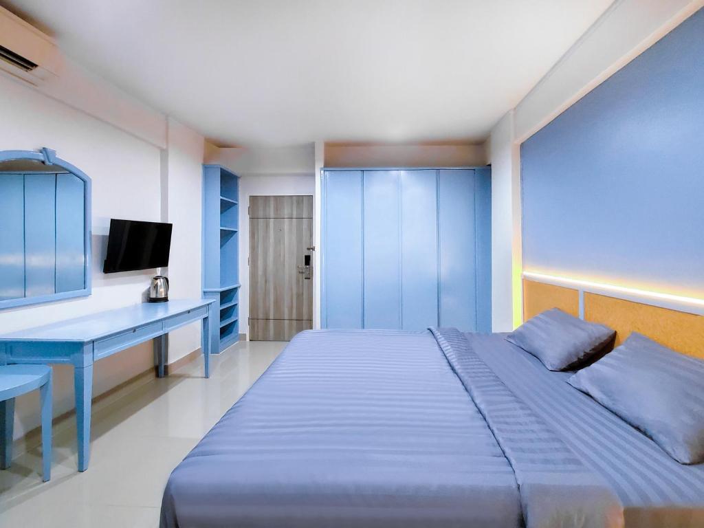 Chateau Hotel & Apartments photo 1