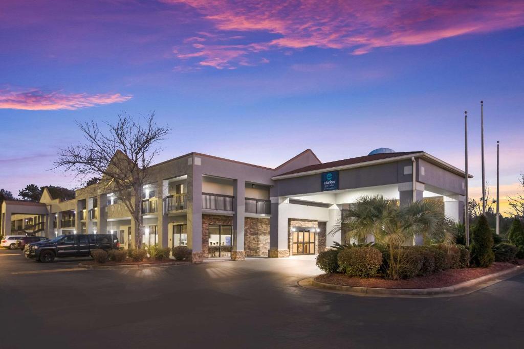 Clarion Pointe Forsyth I-75 image