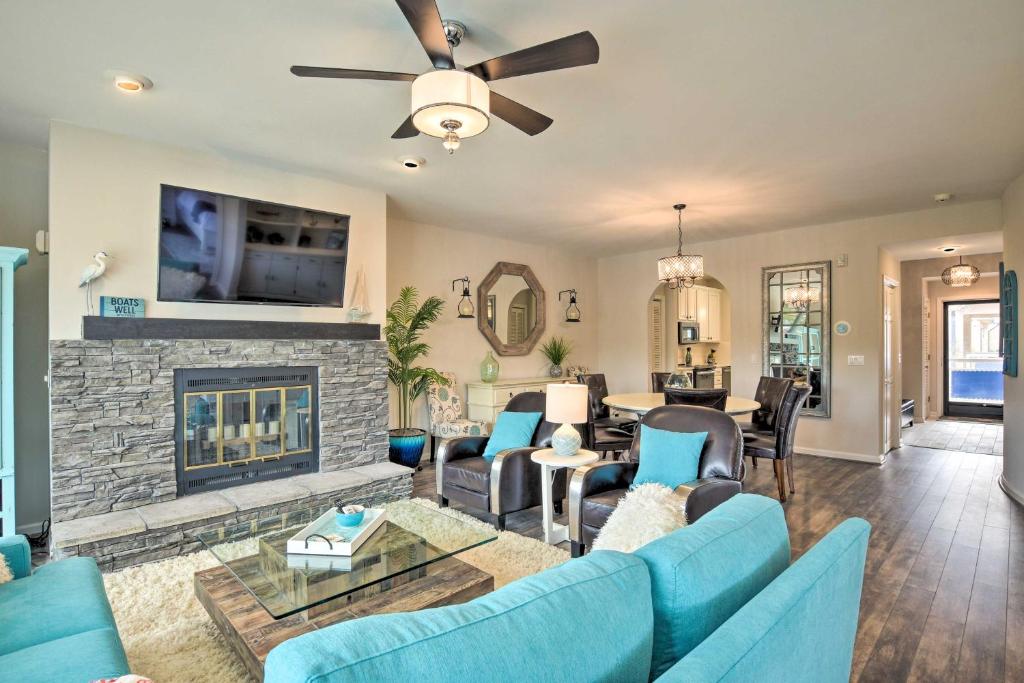 Sunny Lake Keowee Condo with Waterfront Balcony photo 4