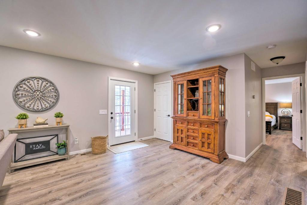 Hilltop Home Inside of Apple Valley! photo 4