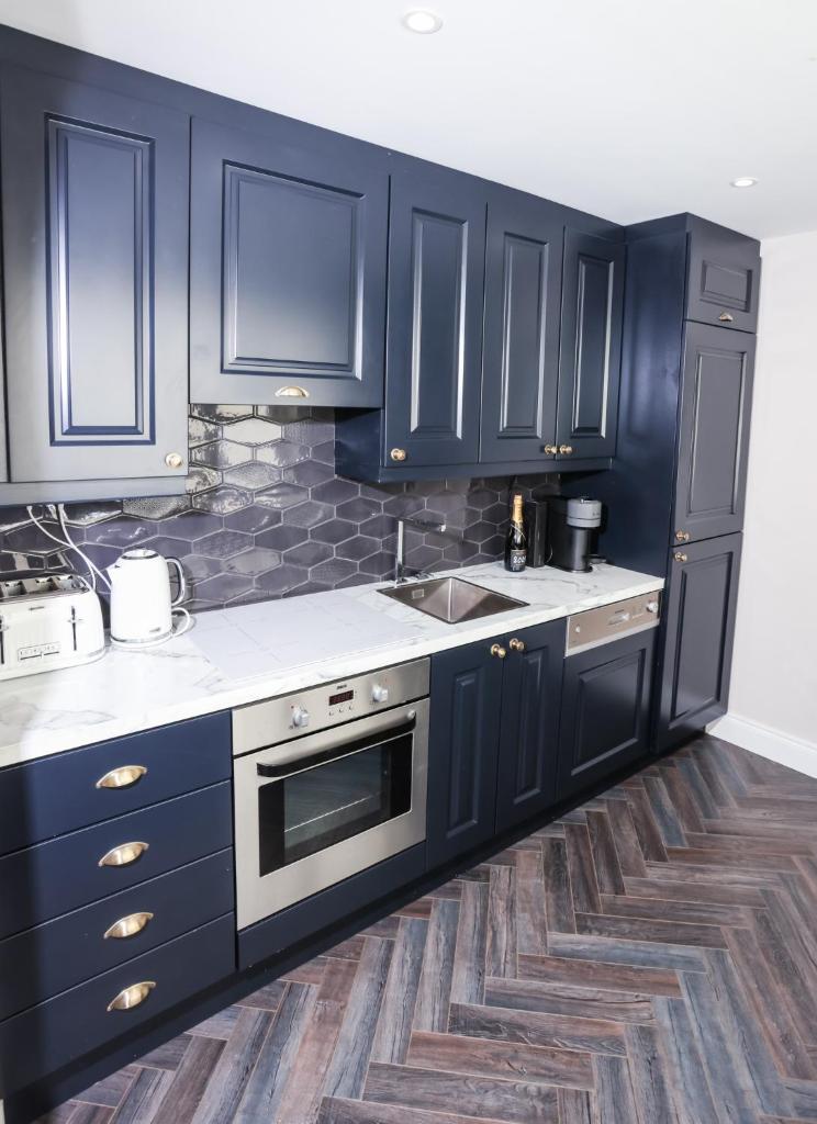 Luxury 2 bed 5 mins from Carrick next to Waterfall photo 3