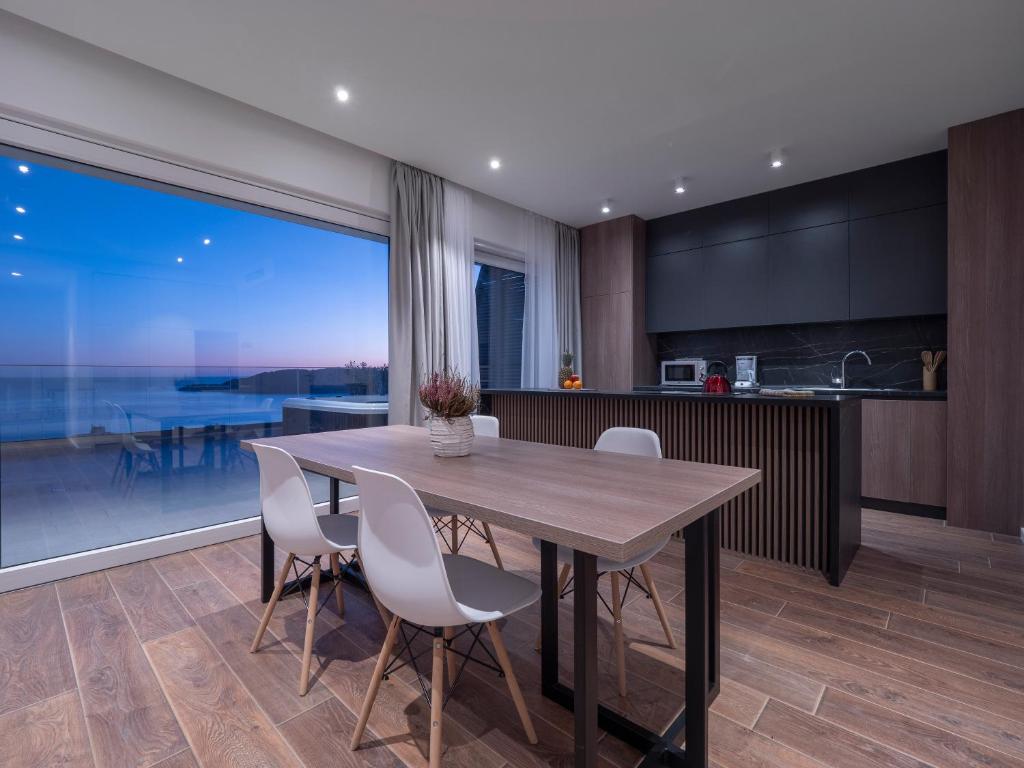 Horizon Two bedroom Penthouse with Hot tub photo 4