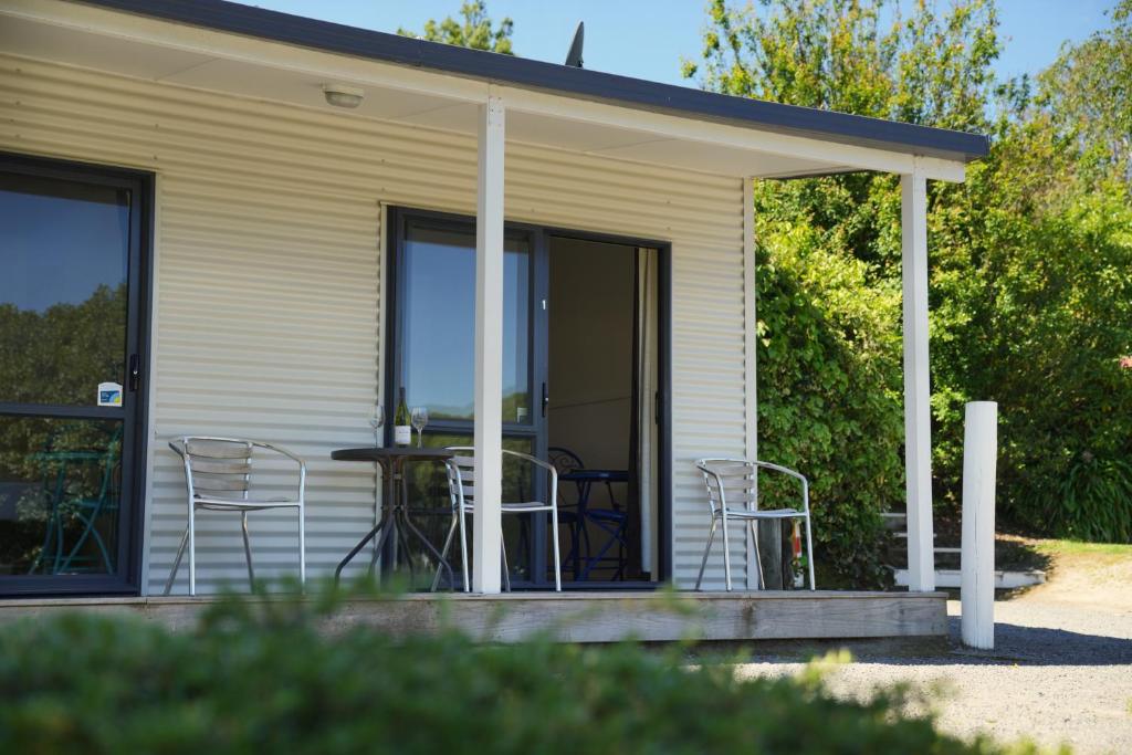 Akaroa Top 10 Holiday Park photo 2