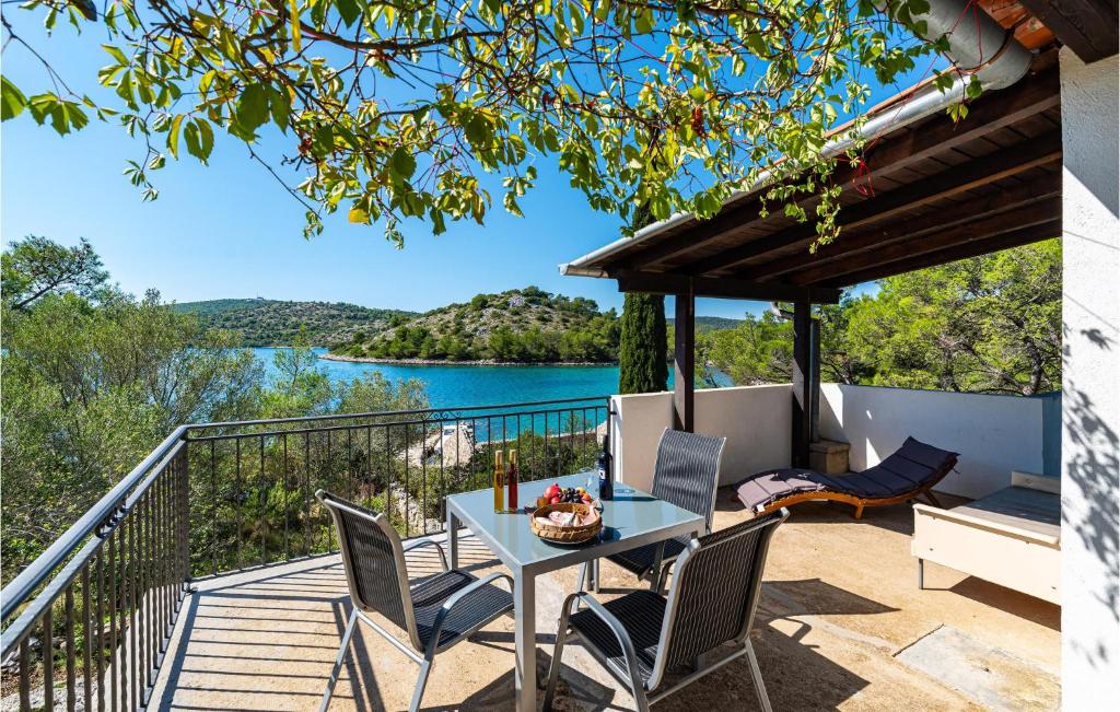 Nice Home In Sali With 2 Bedrooms And Wifi photo 1