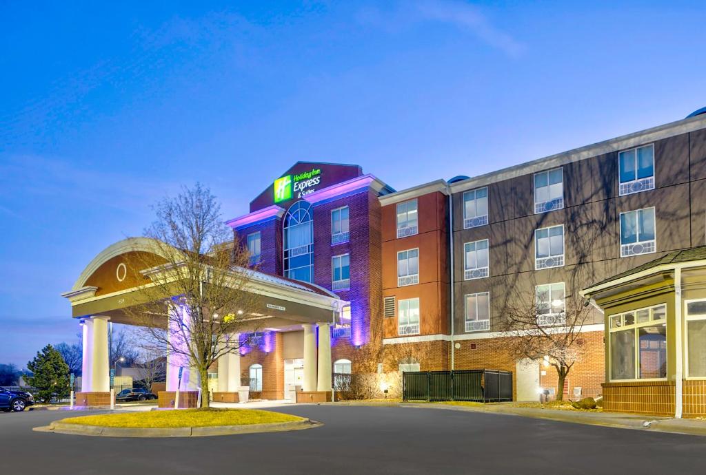Holiday Inn Express Hotel & Suites Kansas City - Grandview, an IHG Hotel image