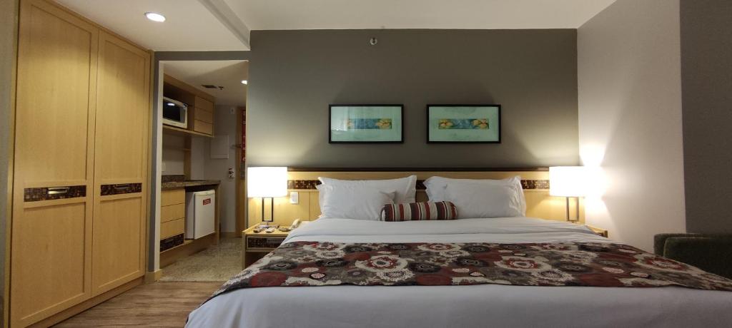 RARIDADE!!! - Flat de Alto Padrão - Excelente Atendimento - Ótimo Preço - Cama King Size - Limpeza Diária Gratuita