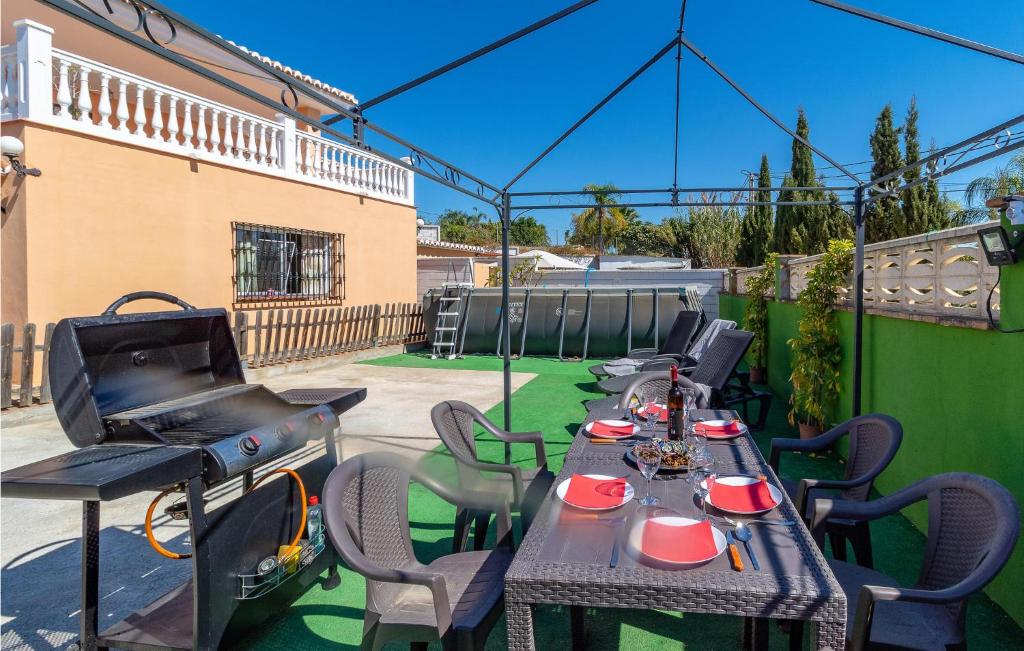 Stunning Apartment In Benajarafe With 2 Bedrooms And Wifi photo 4