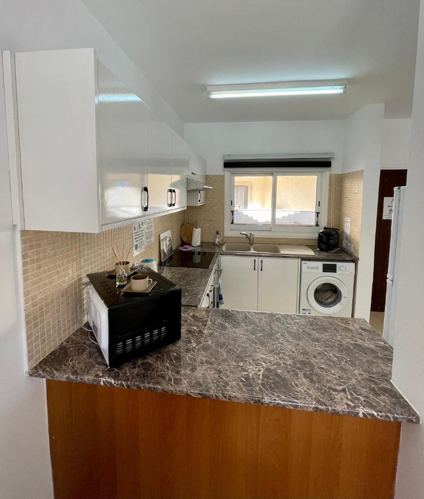 109 Queens Gardens, Paphos photo 4