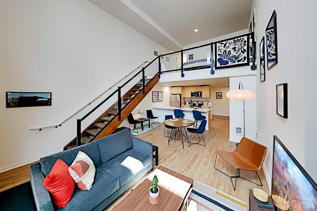 Central Loft photo 2