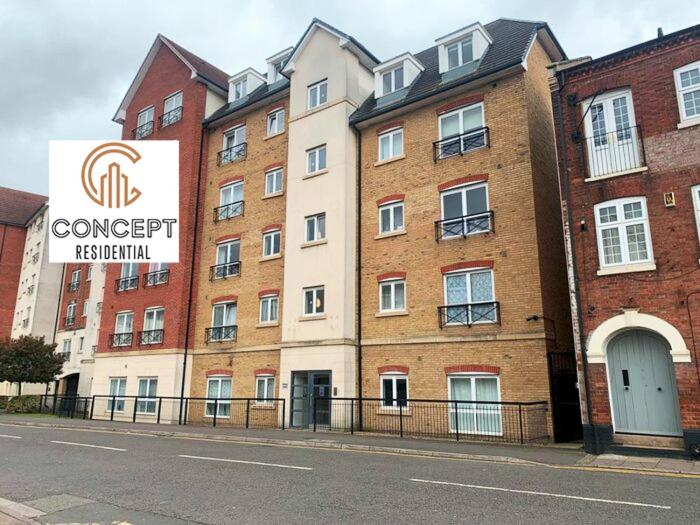 Modern 2 bed Apartment- Town Centre
