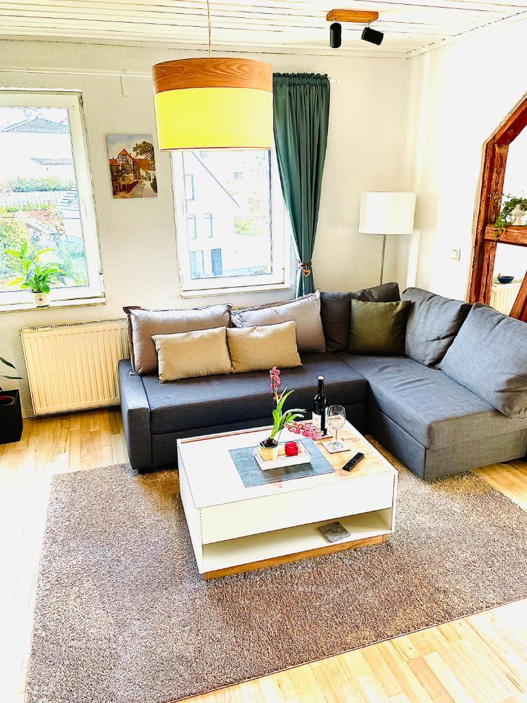 Schöne ruhige Ferienwohnung - in Eisenach mit Kamin - Nahe Karolinentalbrücke - Hund ja photo 1