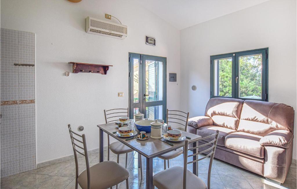 Awesome Home In Siniscola With 3 Bedrooms And Wifi photo 2