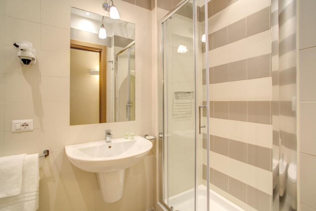 Top Floor Navona Room Type - Double or Twin Room with Extra Bed