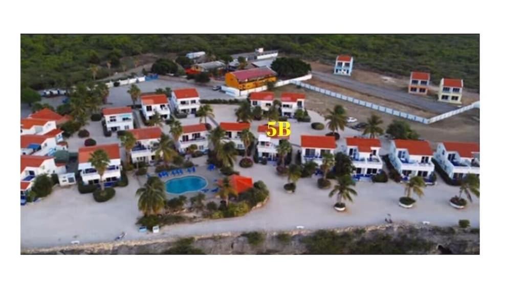 Oceanfront Townhome in Marazul Dive Resort photo 1