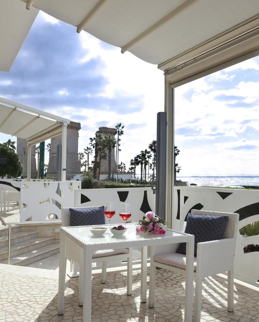 Piccadilly Rooms Restaurant and Beach photo 4