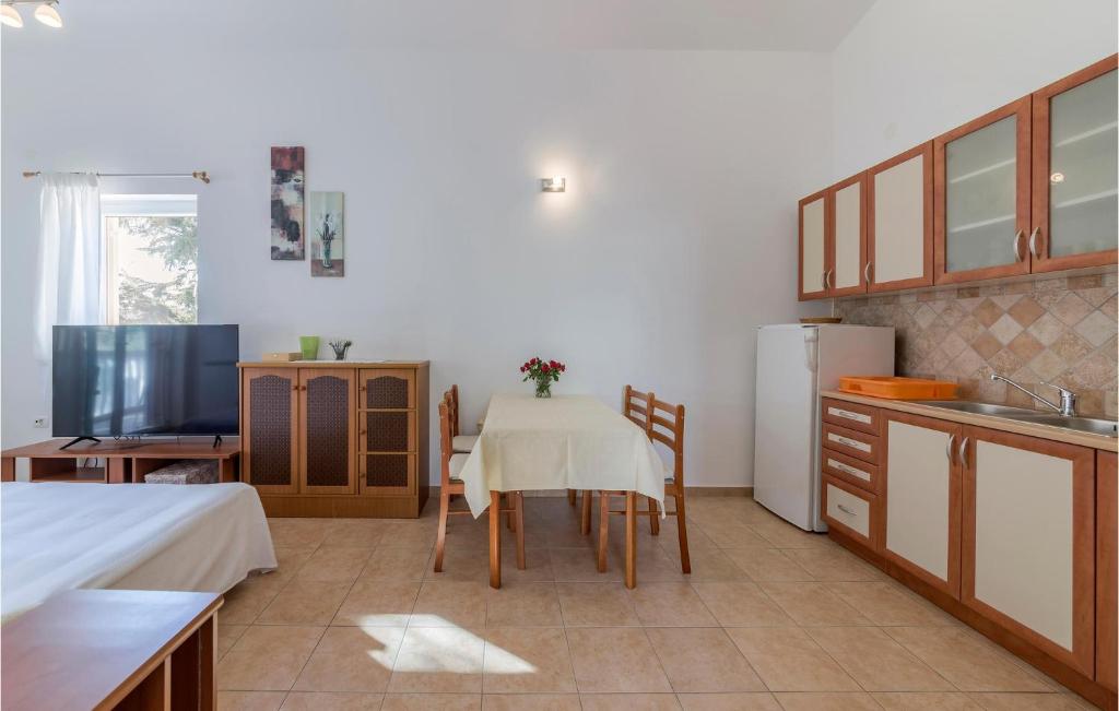 Awesome Apartment In Vodnjan With 1 Bedrooms And Wifi photo 2
