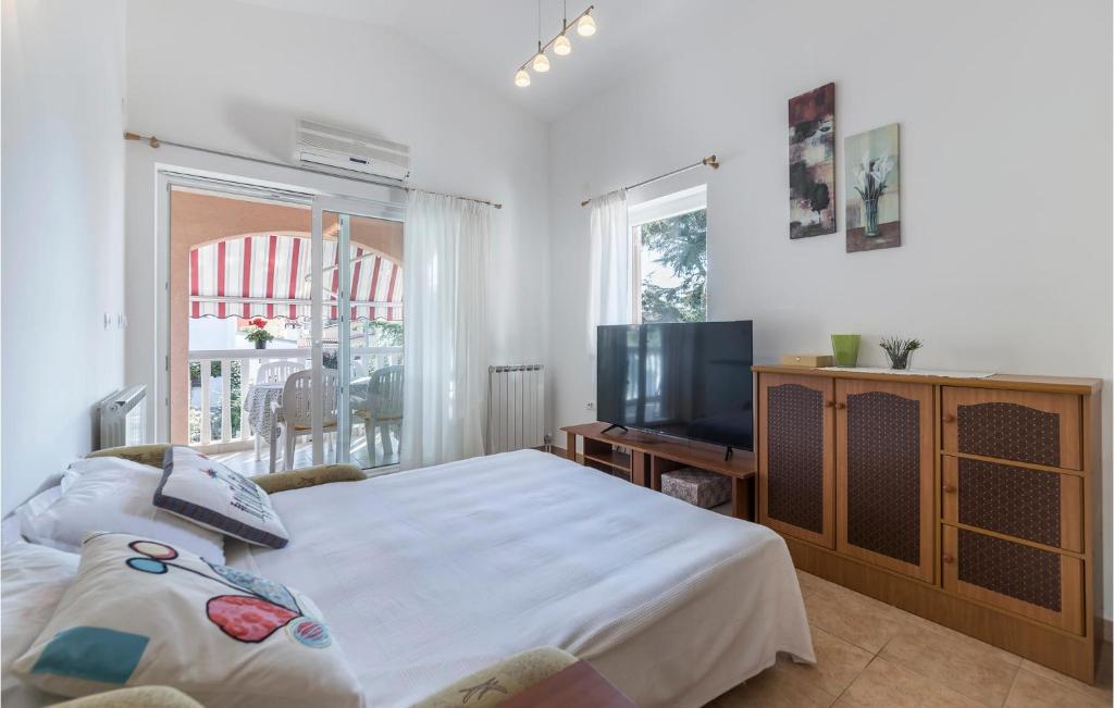 Awesome Apartment In Vodnjan With 1 Bedrooms And Wifi photo 4