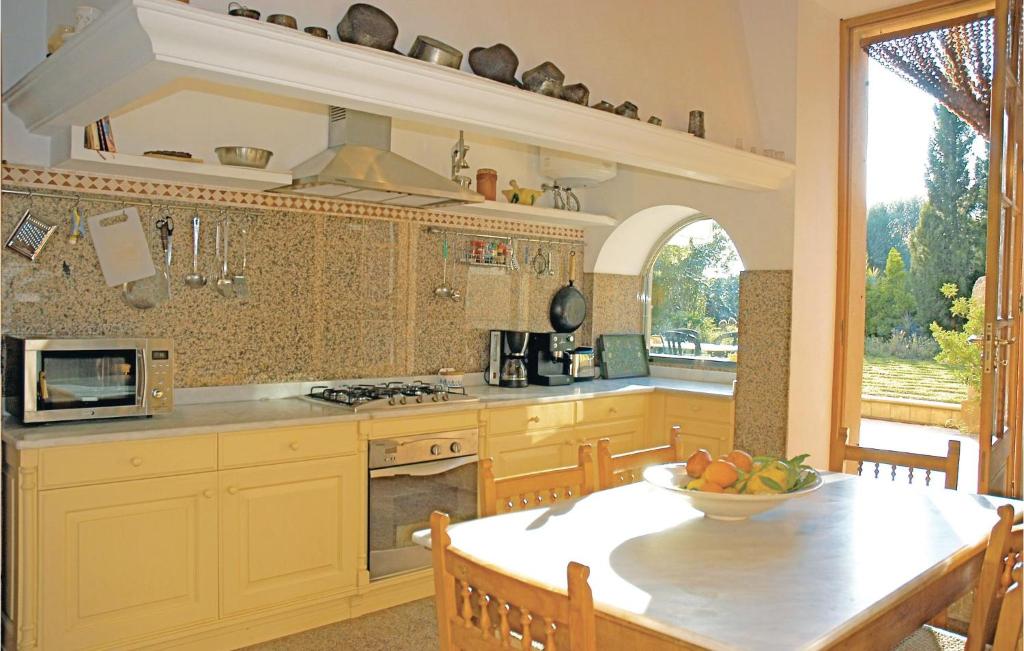 Beautiful Home In Porreres With 5 Bedrooms, Private Swimming Pool And Outdoor Swimming Pool photo 1