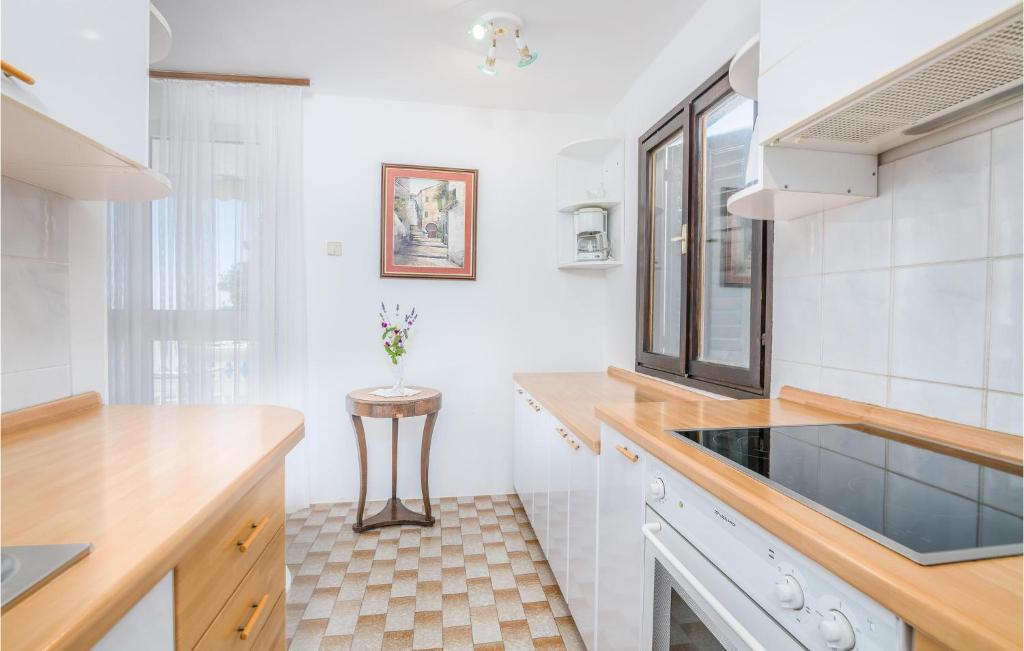Stunning Apartment In Stara Baska With 1 Bedrooms And Wifi photo 4
